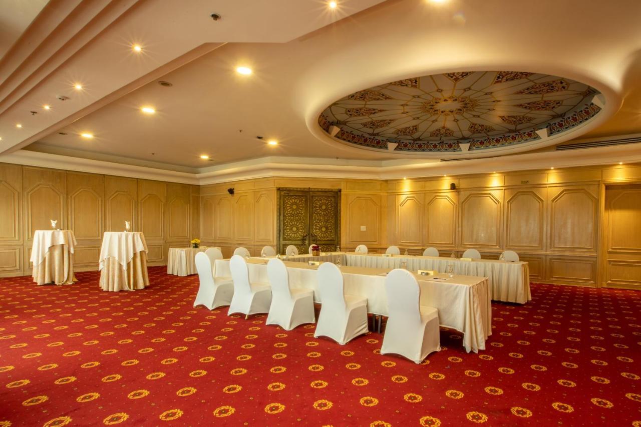 Bristol Hotel Амман Екстер'єр фото The ballroom