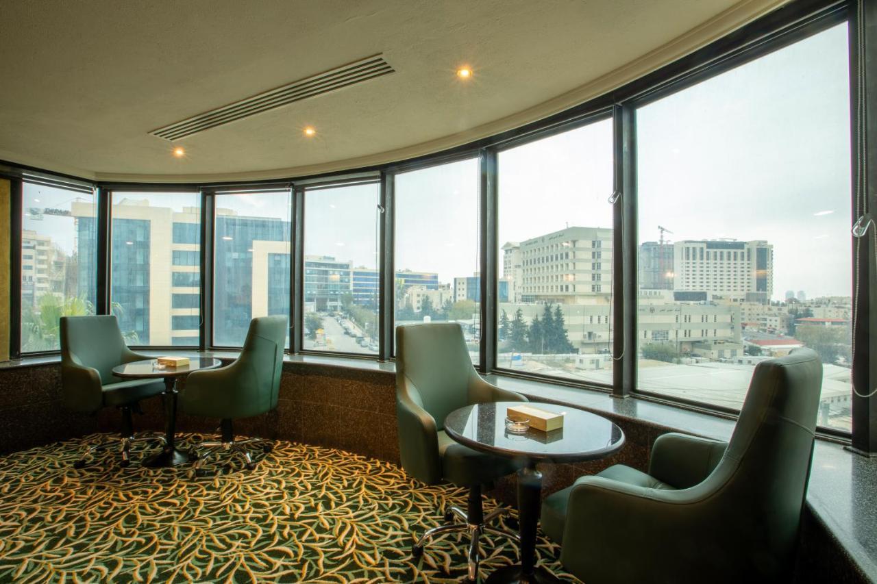 Bristol Hotel Амман Екстер'єр фото Club Lounge at the Crowne Plaza Hotel, Hyderabad