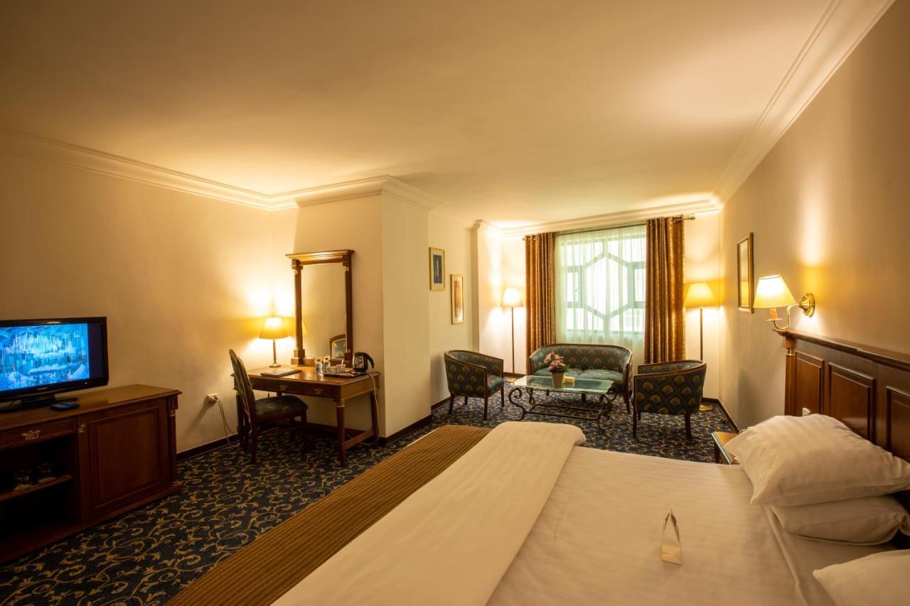 Bristol Hotel Амман Екстер'єр фото A room at the hotel