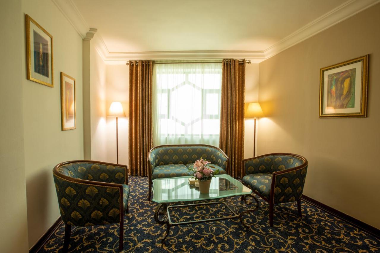 Bristol Hotel Амман Екстер'єр фото A suite at the hotel