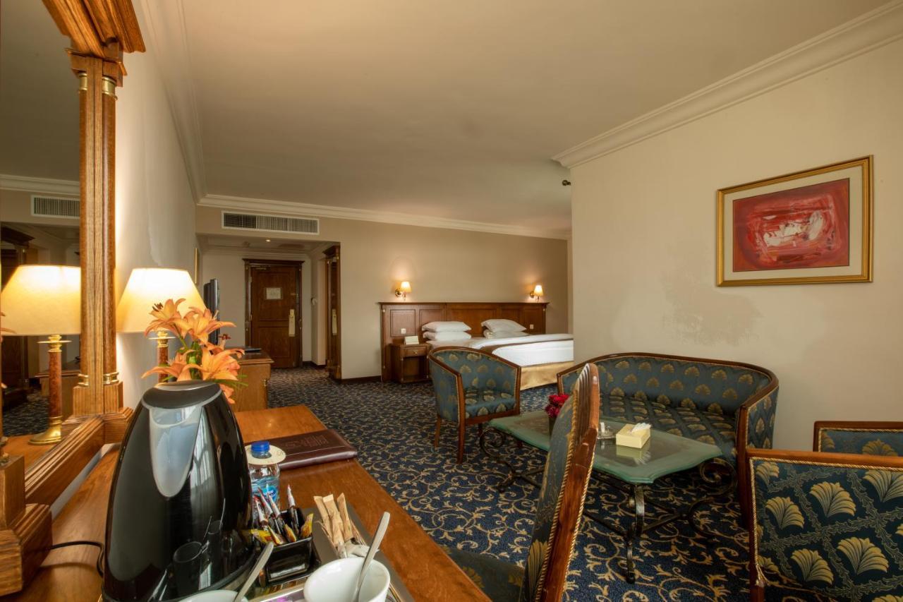 Bristol Hotel Амман Екстер'єр фото A room at the Grand Hotel