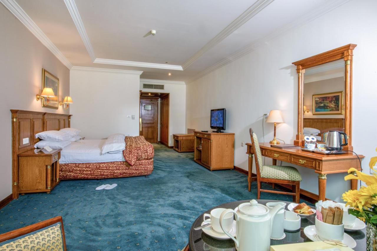 Bristol Hotel Амман Екстер'єр фото A room at the hotel