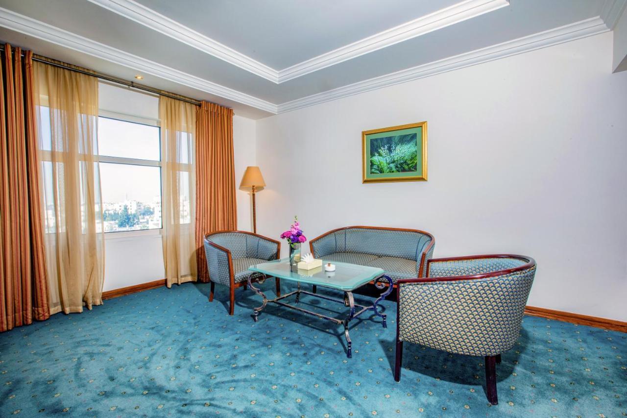 Bristol Hotel Амман Екстер'єр фото A room at the hotel