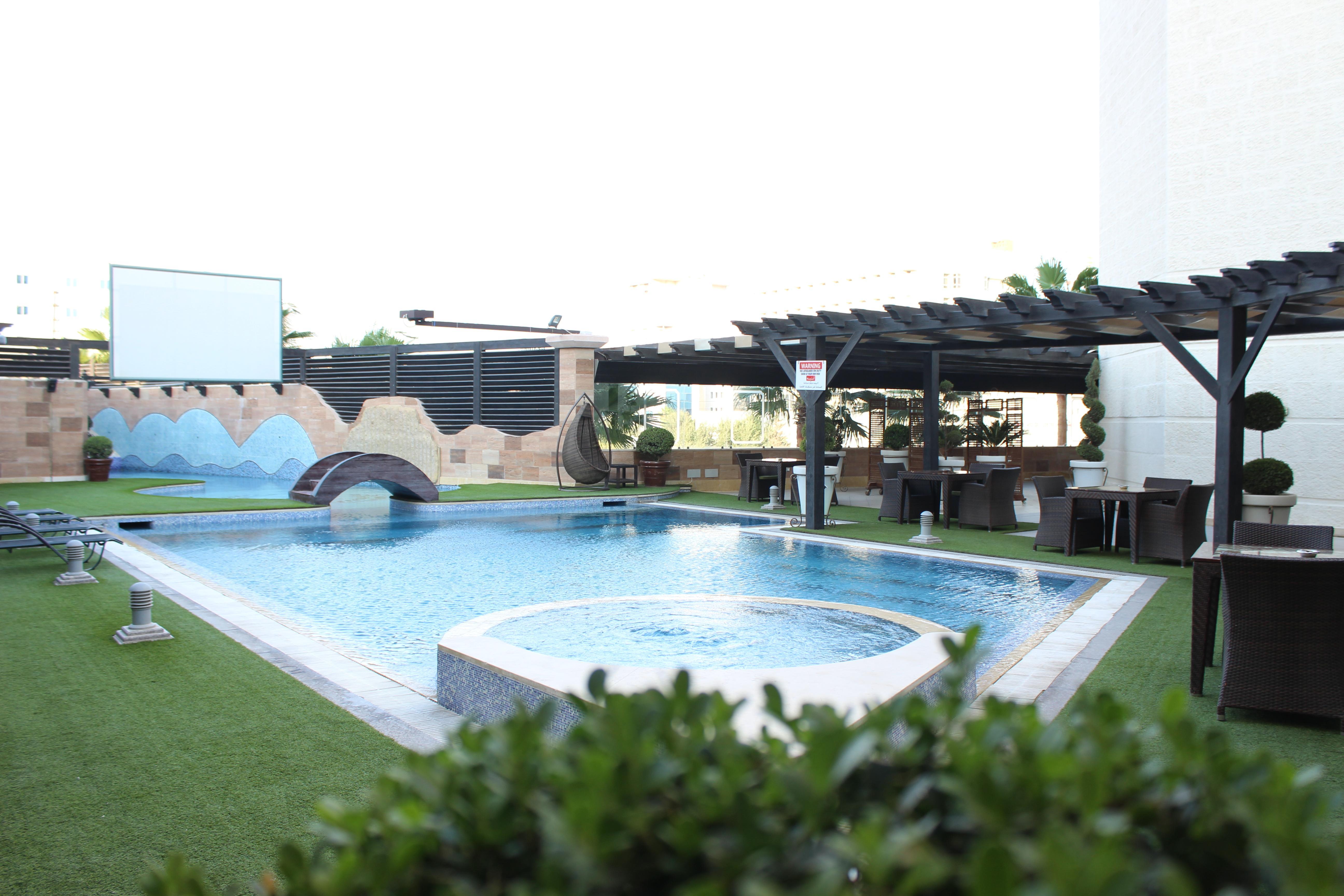 Bristol Hotel Амман Екстер'єр фото Rooftop pool at the hotel
