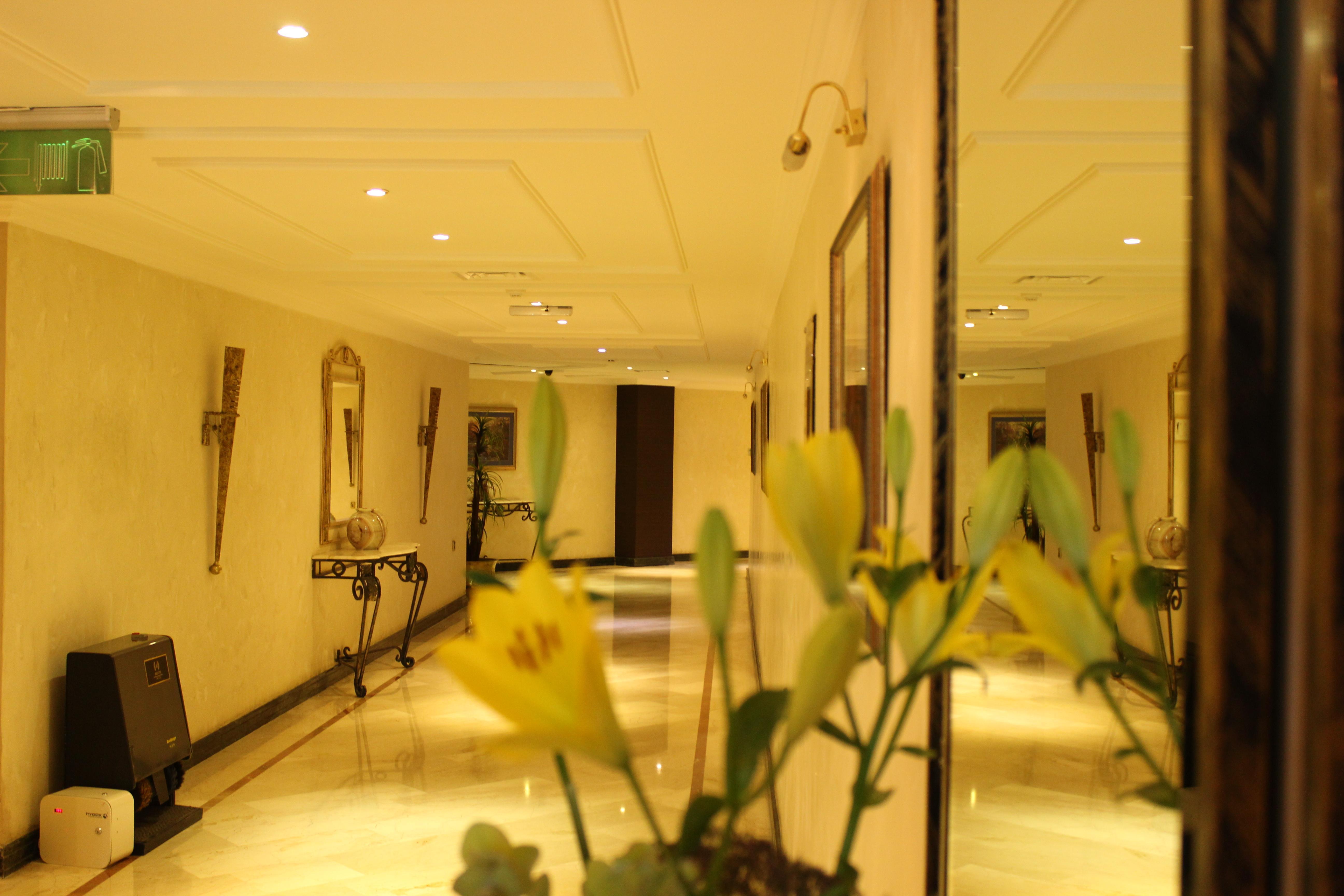 Bristol Hotel Амман Екстер'єр фото The interior of the hotel