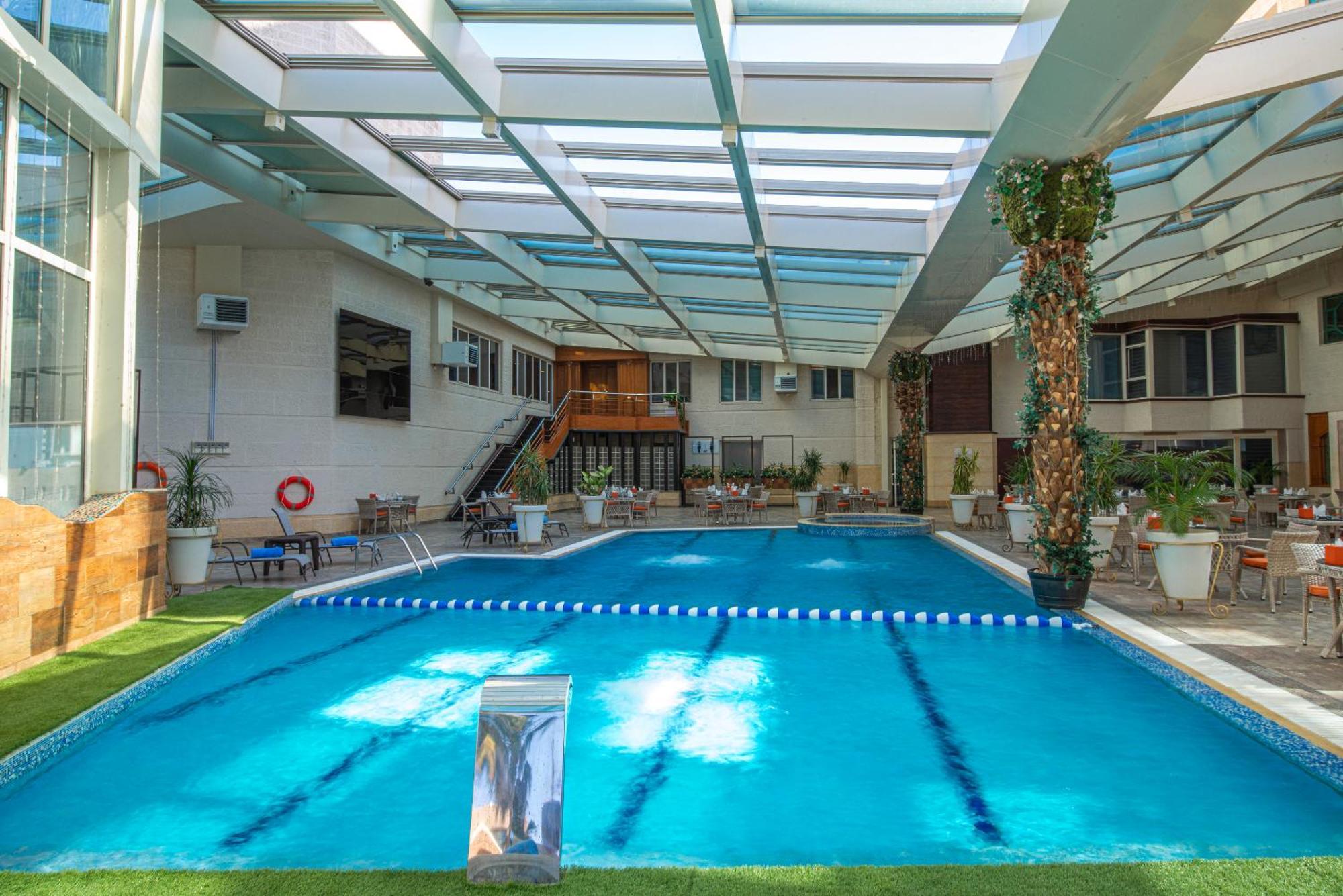 Bristol Hotel Амман Екстер'єр фото Swimming pool