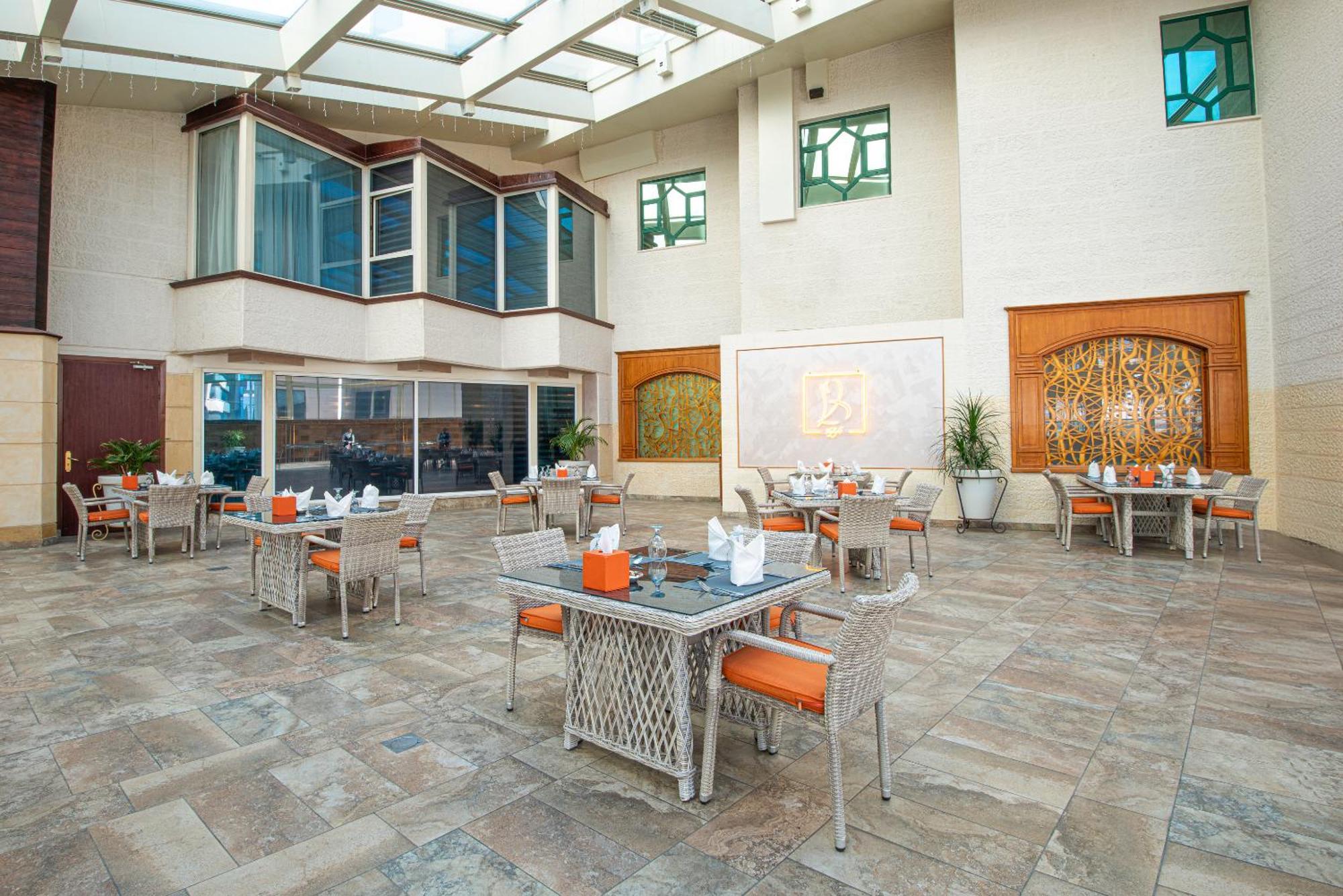 Bristol Hotel Амман Екстер'єр фото The interior of the hotel