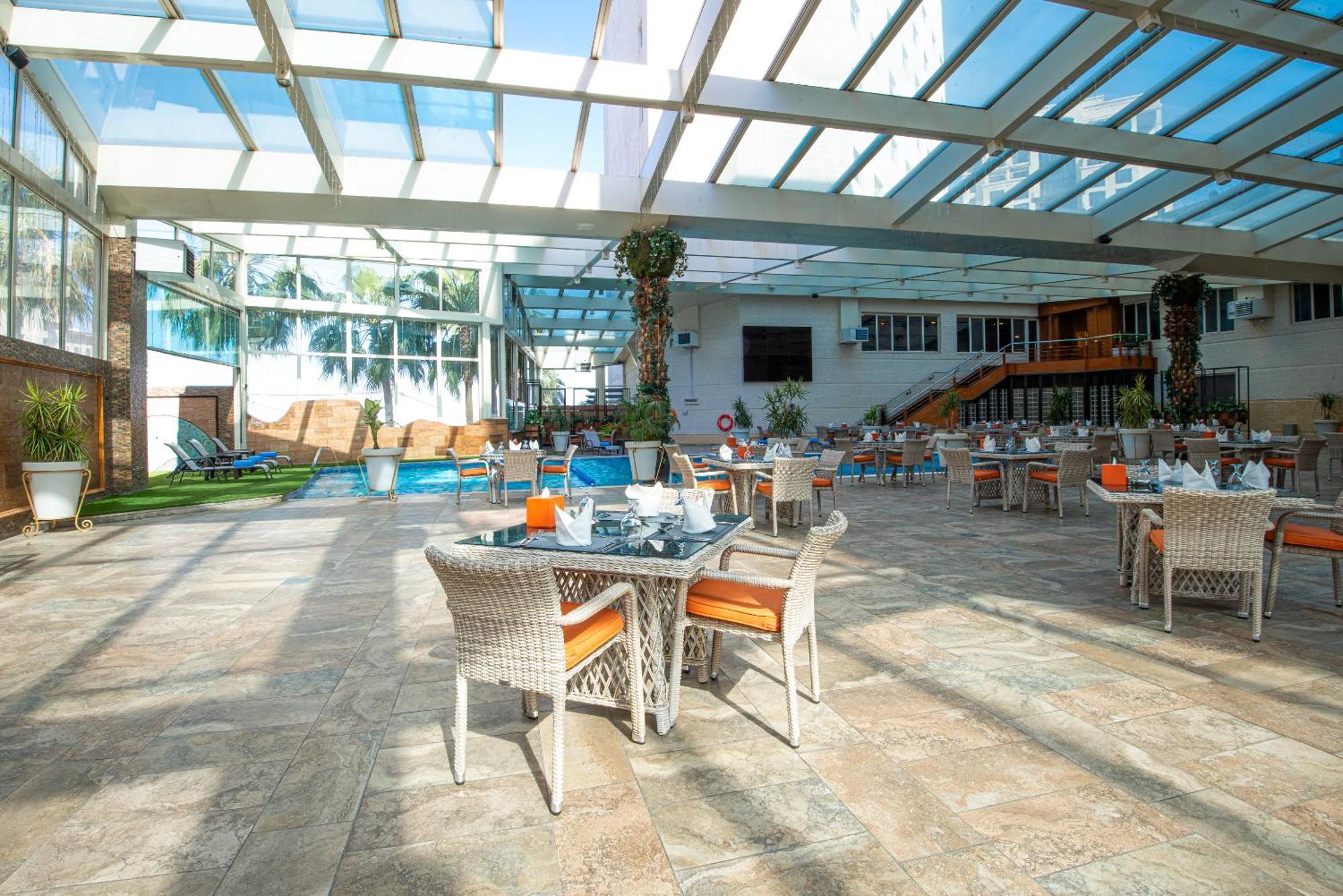 Bristol Hotel Амман Екстер'єр фото The pool at the hotel