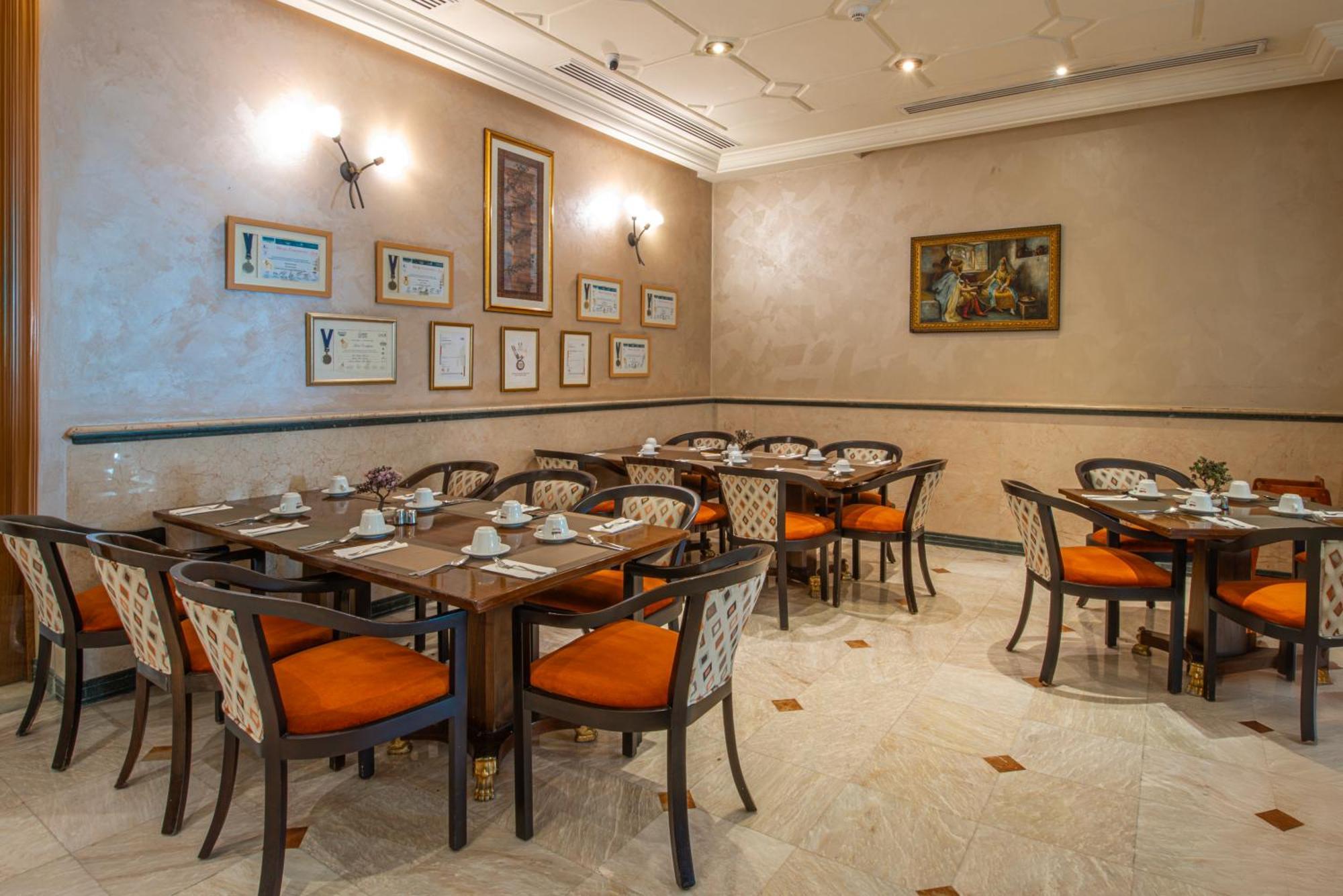 Bristol Hotel Амман Екстер'єр фото Restaurant