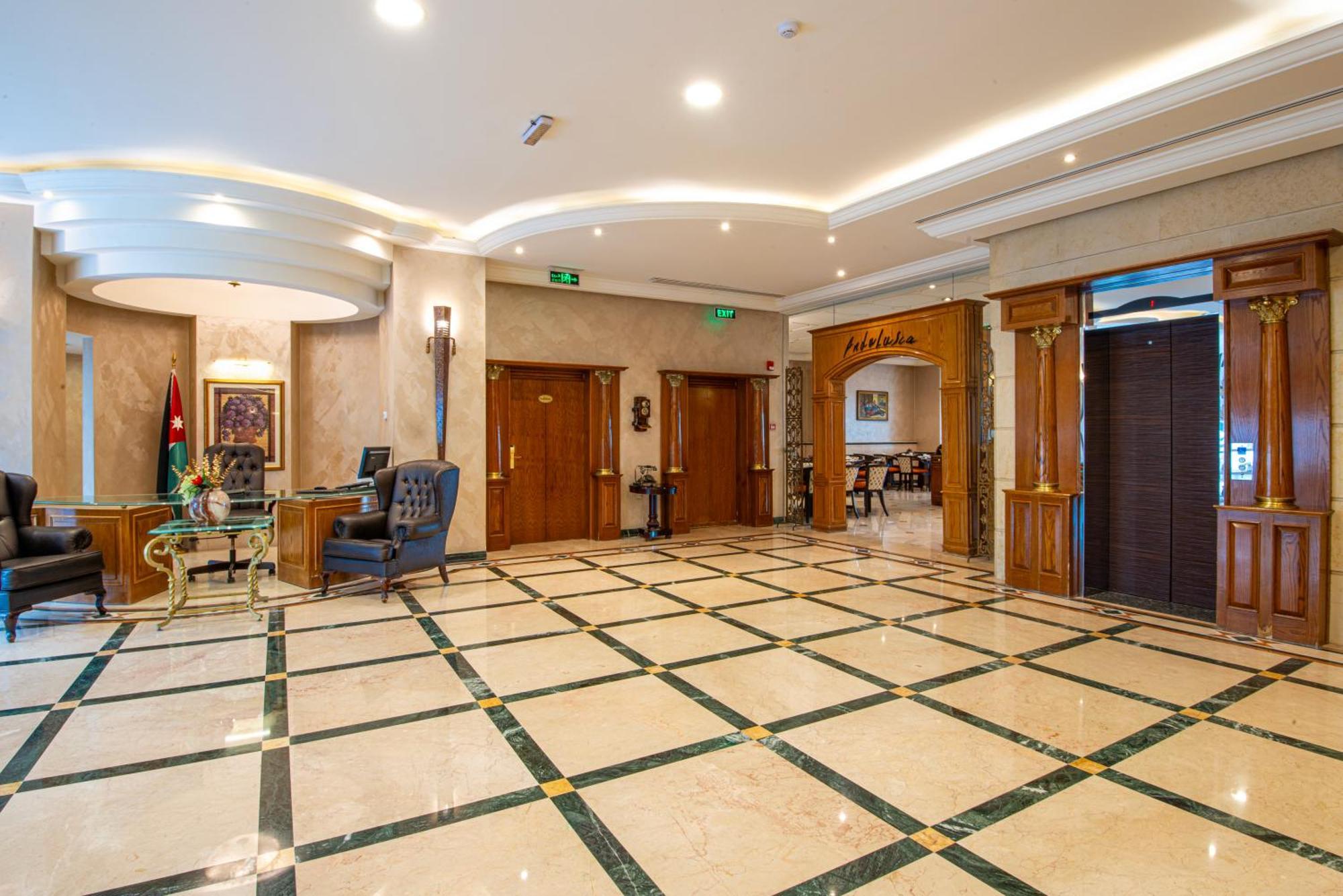 Bristol Hotel Амман Екстер'єр фото Lobby