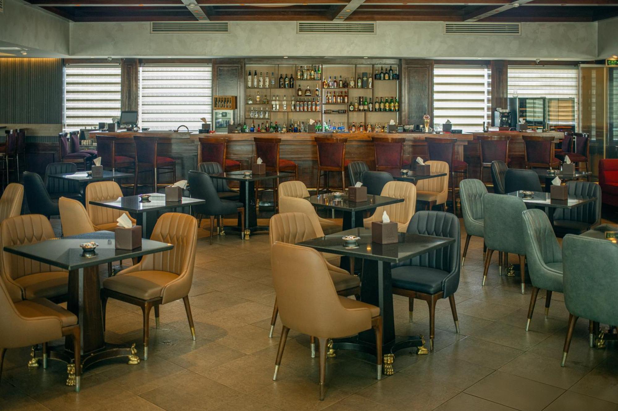 Bristol Hotel Амман Екстер'єр фото The interior of the lounge