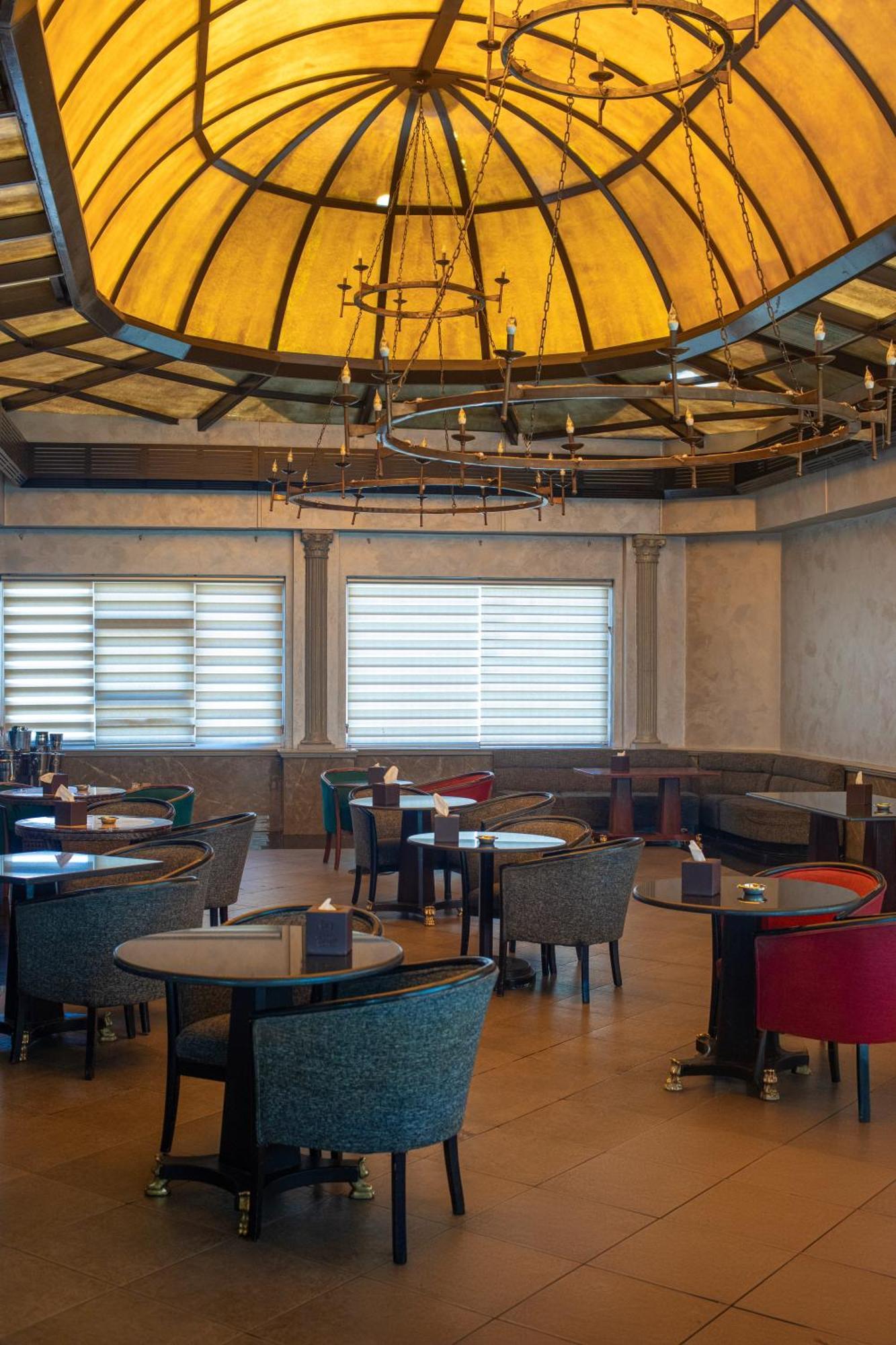Bristol Hotel Амман Екстер'єр фото The interior of the restaurant