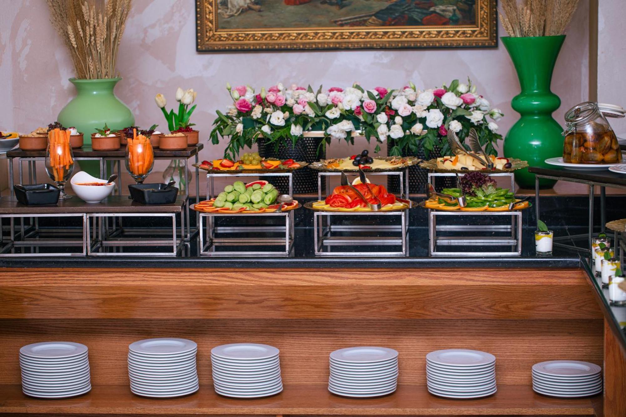 Bristol Hotel Амман Екстер'єр фото A buffet