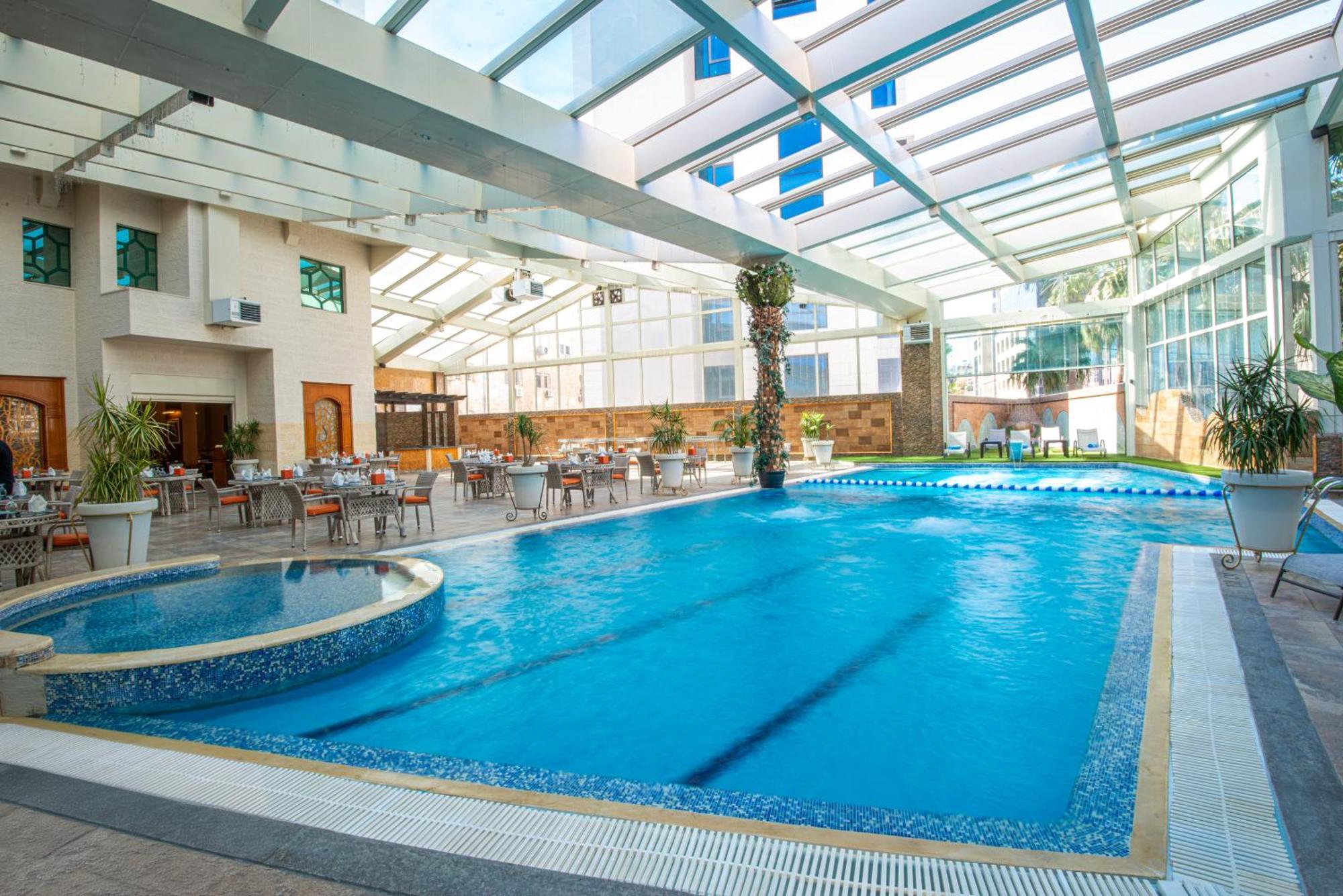 Bristol Hotel Амман Екстер'єр фото The swimming pool at the hotel