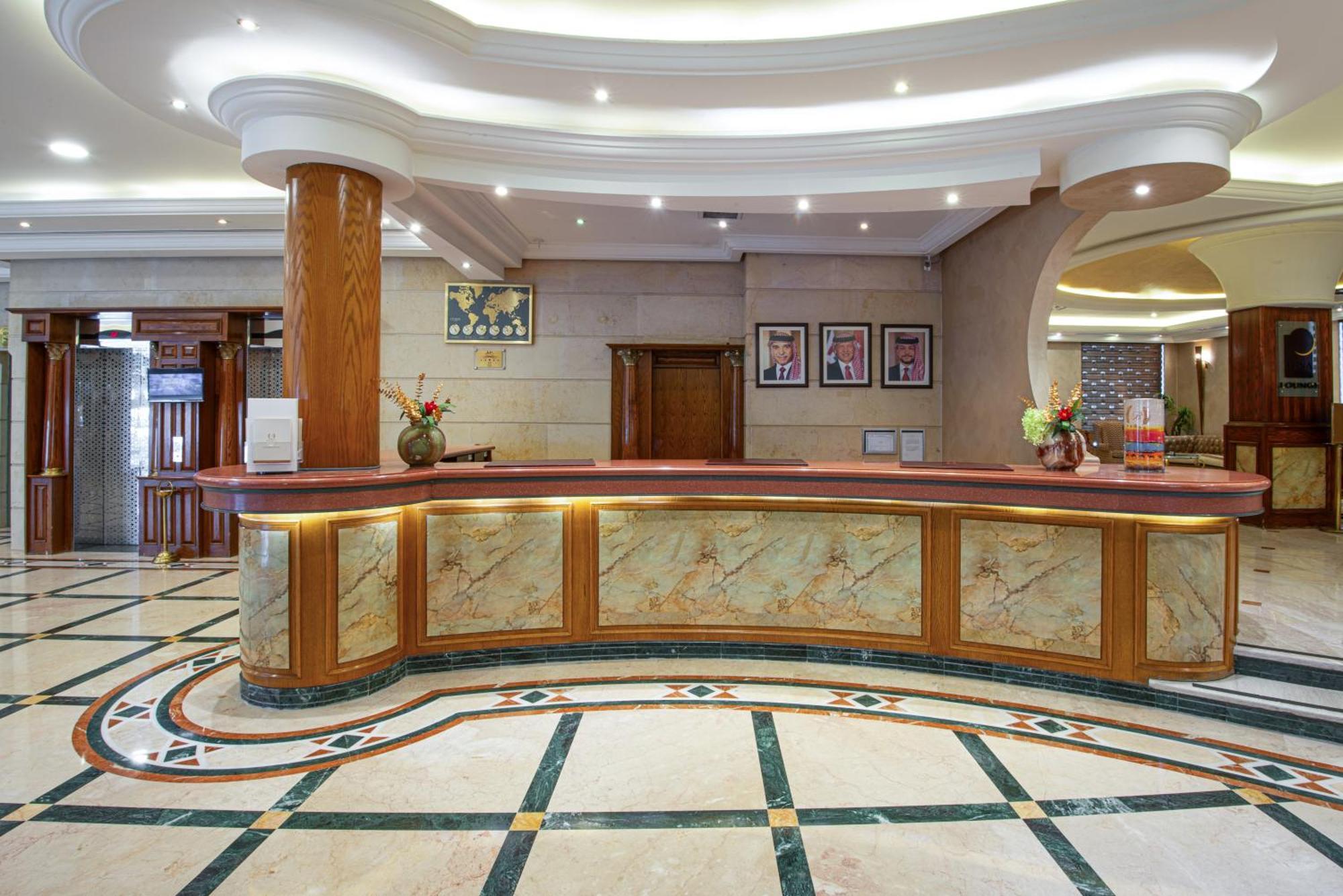 Bristol Hotel Амман Екстер'єр фото The lobby of the hotel