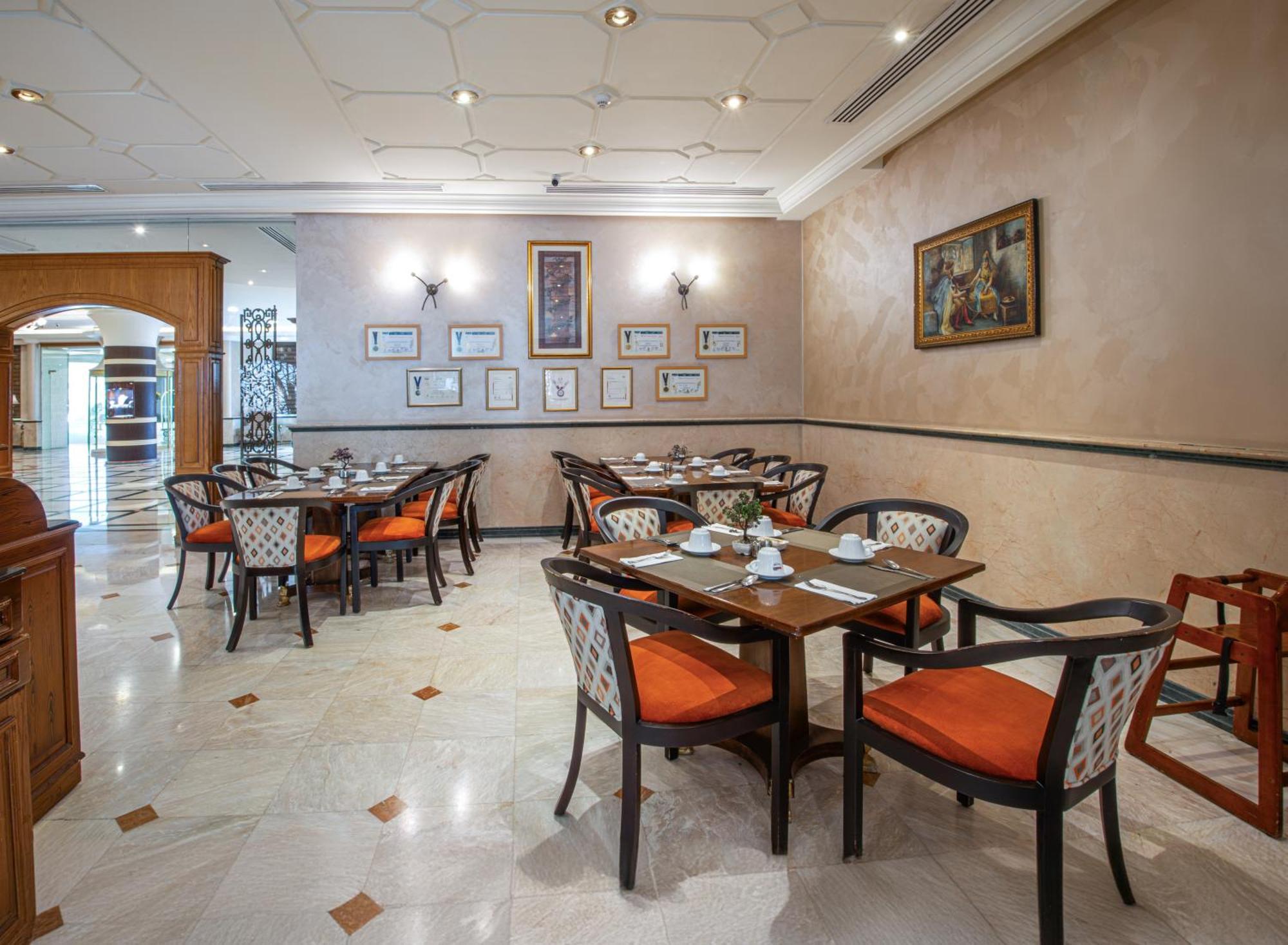 Bristol Hotel Амман Екстер'єр фото The restaurant