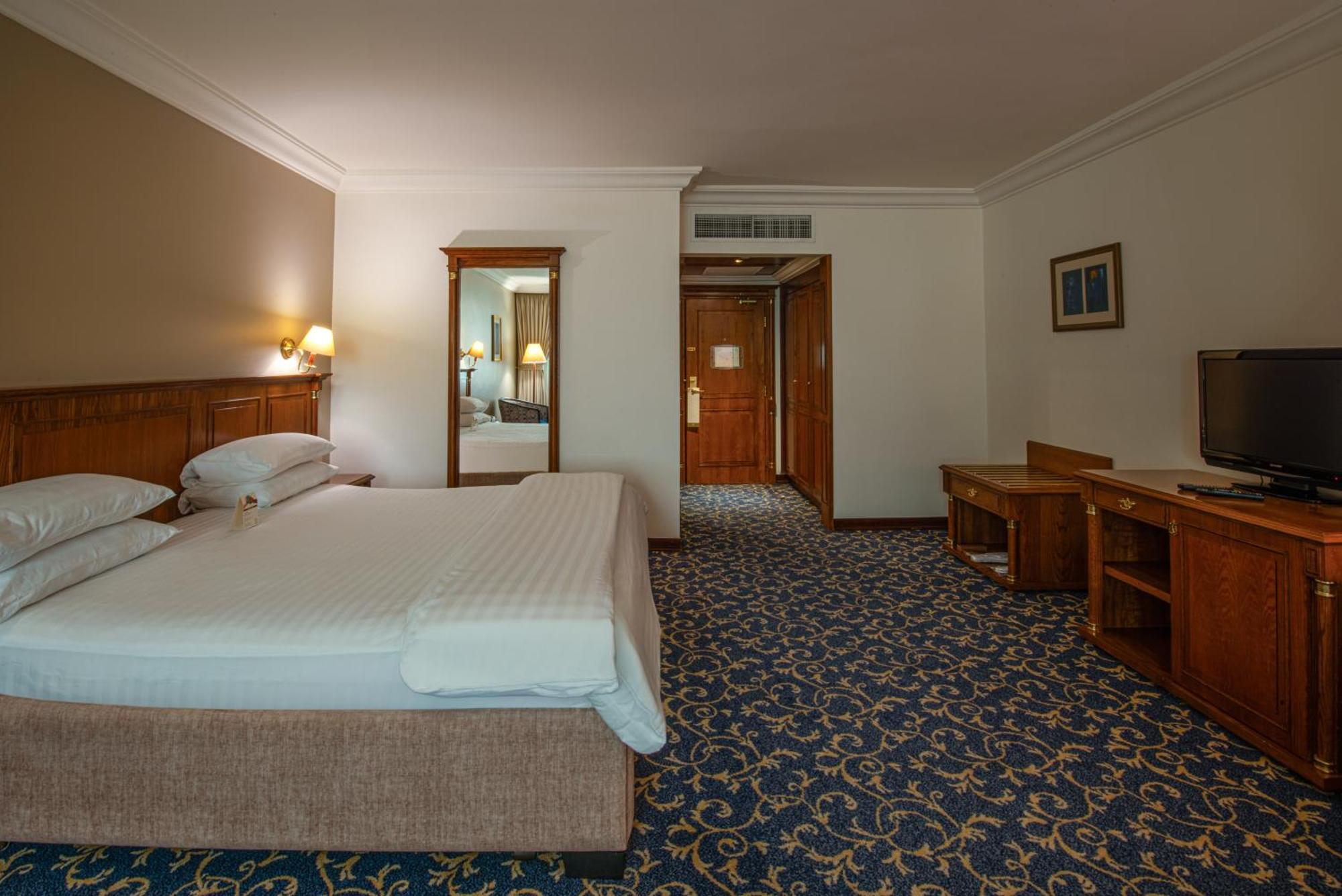 Bristol Hotel Амман Екстер'єр фото A room at the hotel